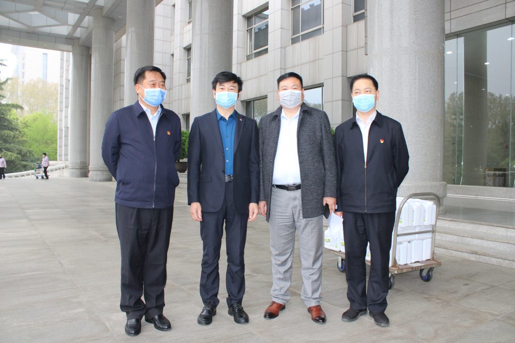 中欧协会河南办事处联合爱心企业共战疫情---向河南省委办公厅捐赠消毒剂
