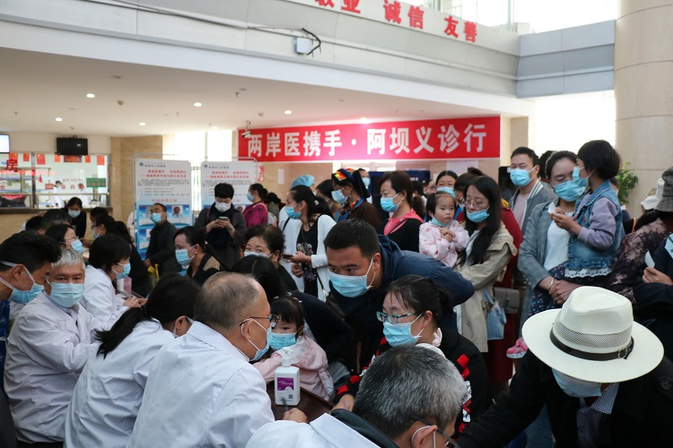 海峡两岸医师义诊活动在四川省阿坝州举行