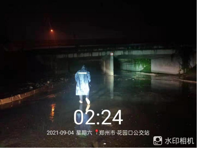 暴风雨夜里的岁月静好