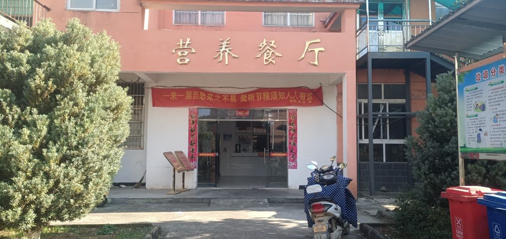 银色的天使 打造健康卫生生态的营养食堂 记江西省万年县人民医院食堂故事