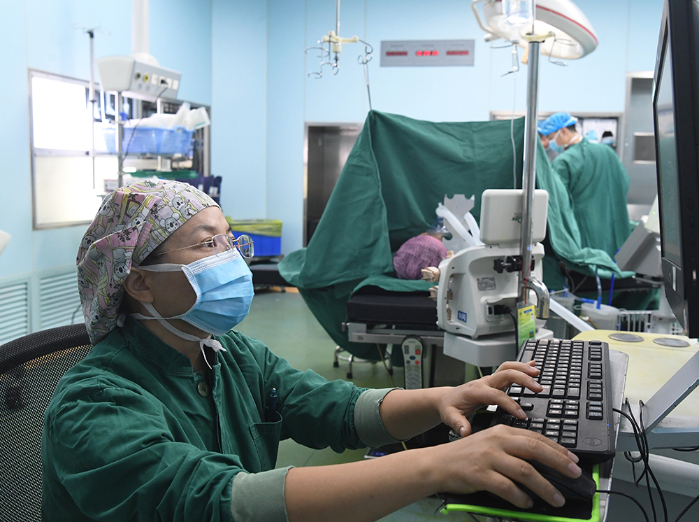 医师节，致敬河南省洛阳正骨医院正在忙碌的医护们