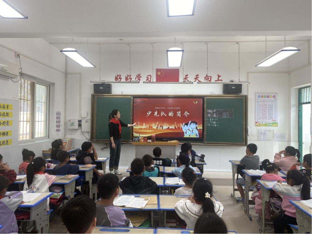 “红领巾心向党——争做好队员”保合寨小学主题建队日活动