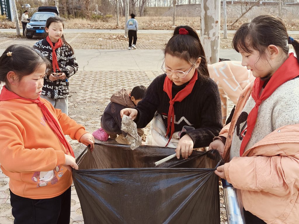 发扬雷锋精神，传承文化美德