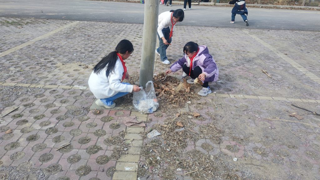 发扬雷锋精神，传承文化美德